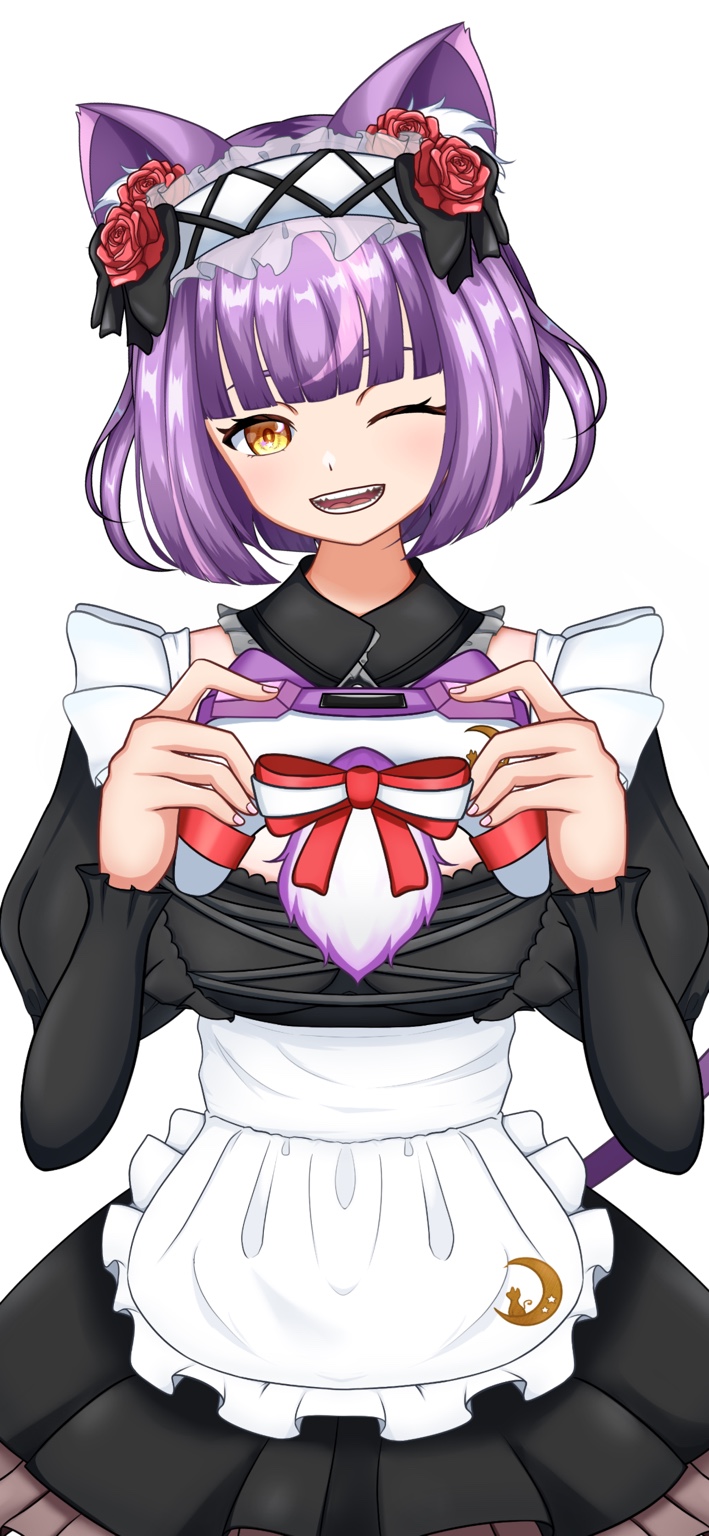 お気に入りのコントローラーを持ってウインクするメイド服のさくは